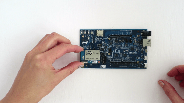 Placement of Intel® Edison compute module on the Arduino expansion board